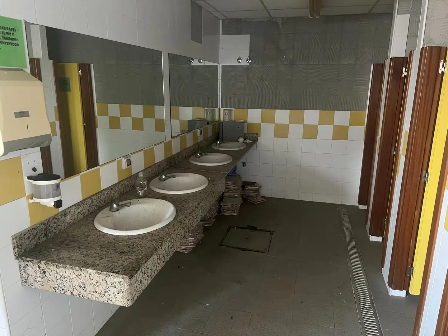 Baño de Nave industrial de alquiler en Vigo  con Calefacción y Alarma