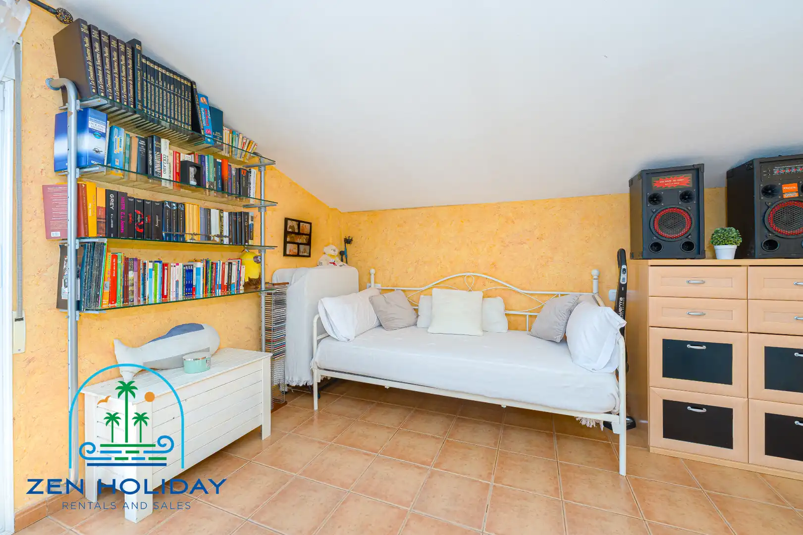 Habitación de Casa adosada en venta en Busot con Aire acondicionado, Calefacción y Jardín privado