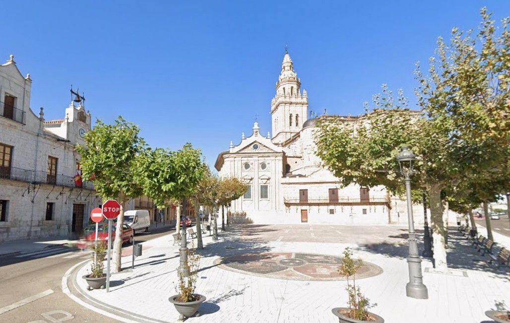 Vista exterior de Casa o xalet en venda en Nava del Rey amb Traster