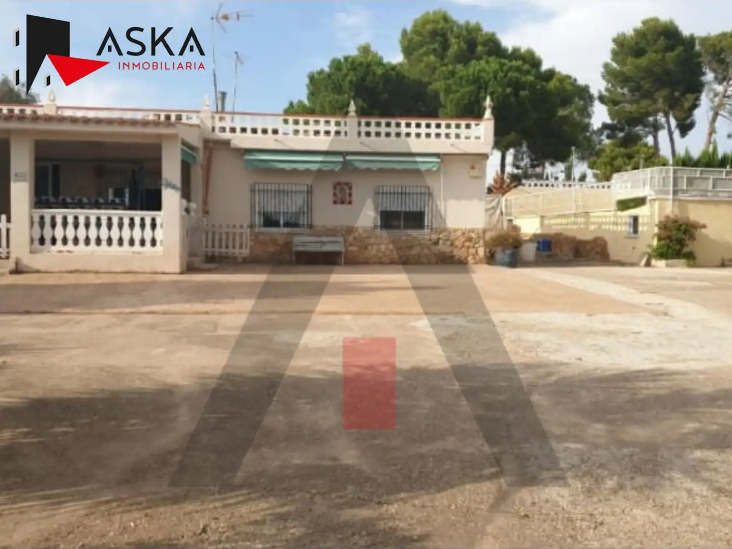 Vista exterior de Casa o xalet en venda en Montserrat amb Jardí privat, Traster i Piscina