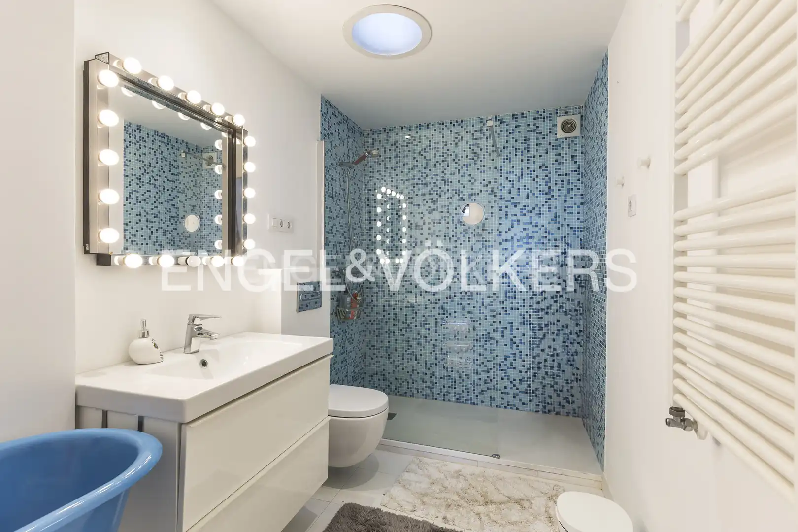 Bathroom of Attic for sale in Madrid  with Air Conditioner and Heating