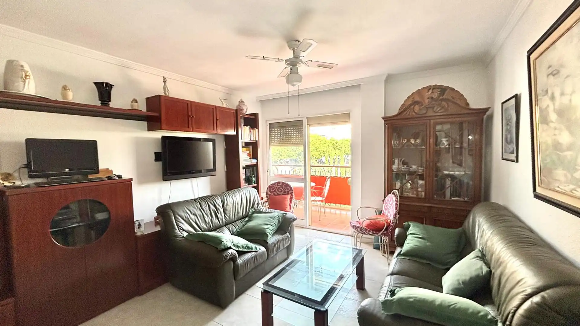 Sala de estar de Piso en venta en Benalmádena con Terraza y Trastero