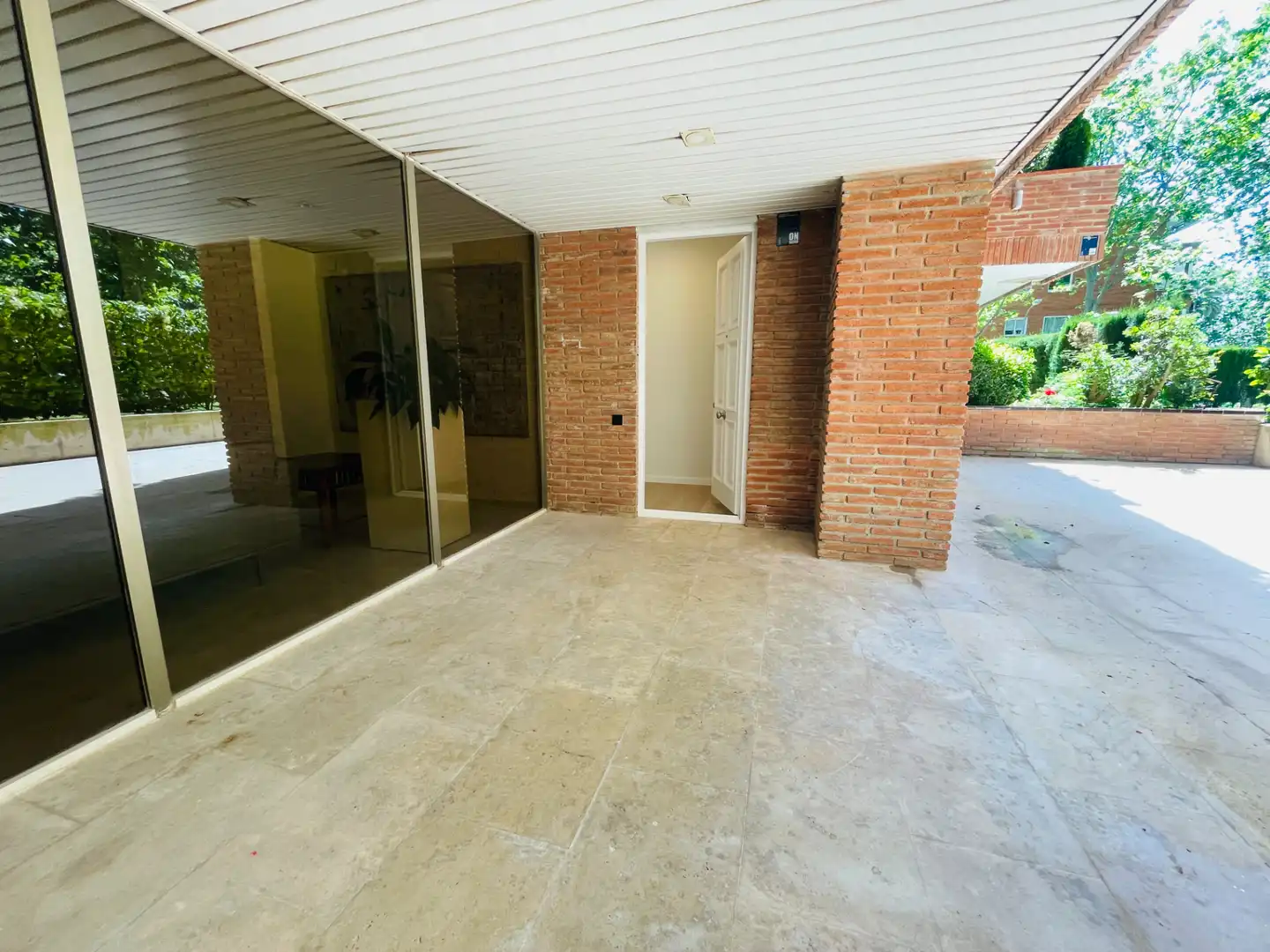 Exterior view of Office for rent in Barcelona  with Air Conditioner