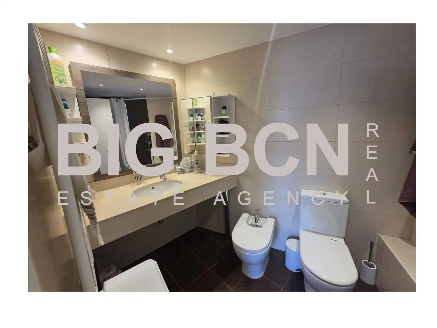 Bathroom of Flat for sale in Barcelona  with Air Conditioner, Heating and Parquet flooring