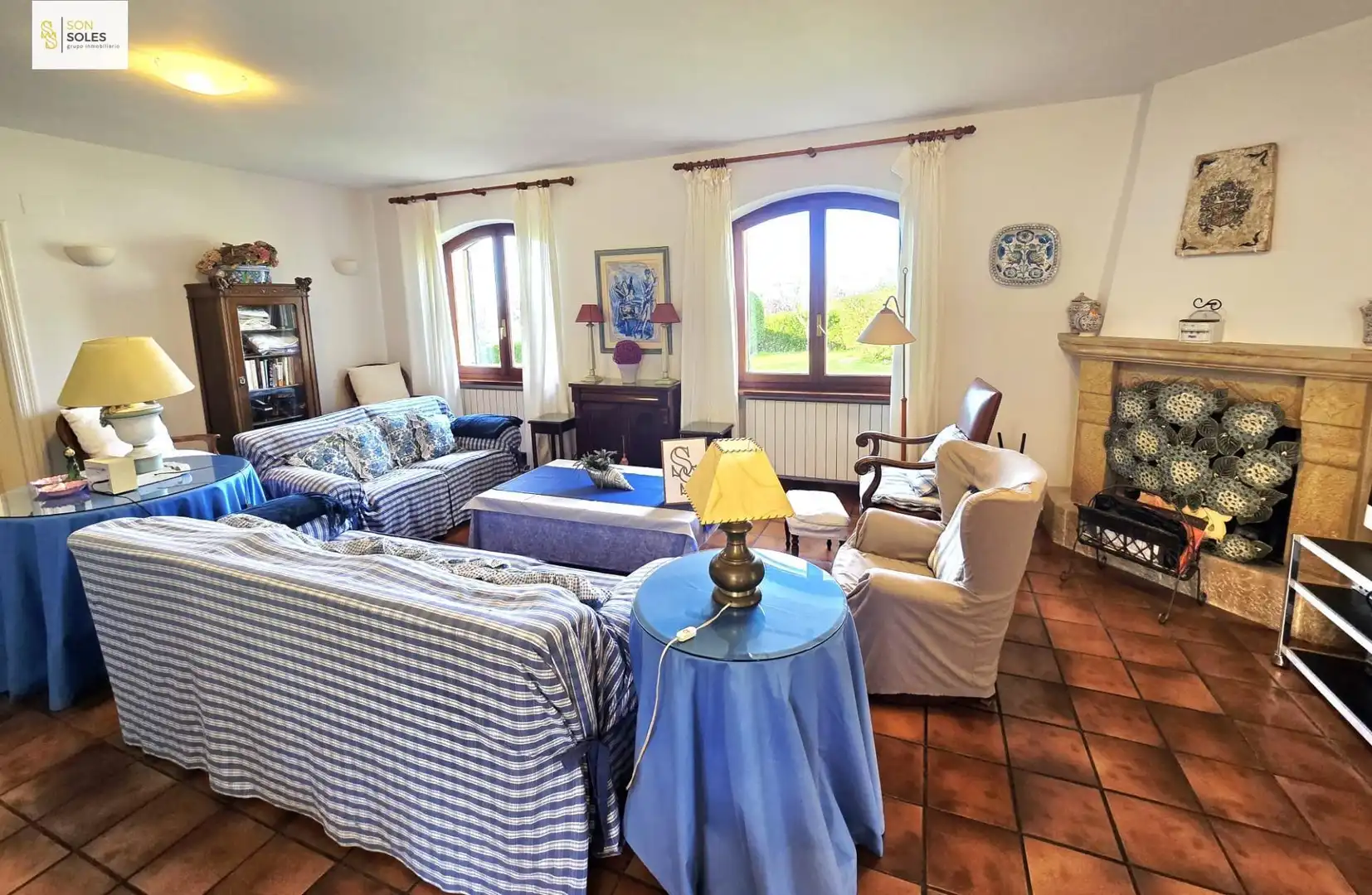 Sala d'estar de Casa o xalet en venda en Villaescusa (Cantabria) amb Jardí privat, Terrassa i Traster