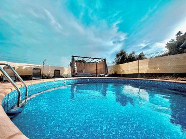 Casa rústica amb piscina en venda a Avenida de La Bolera 78