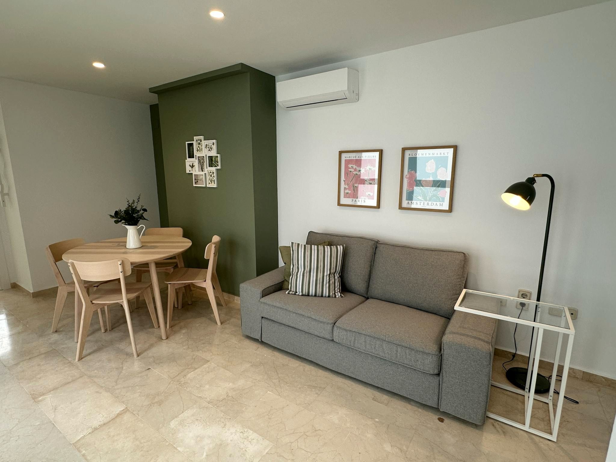 Living room of Flat to rent in  Madrid Capital  with Air Conditioner, Heating and Furnished