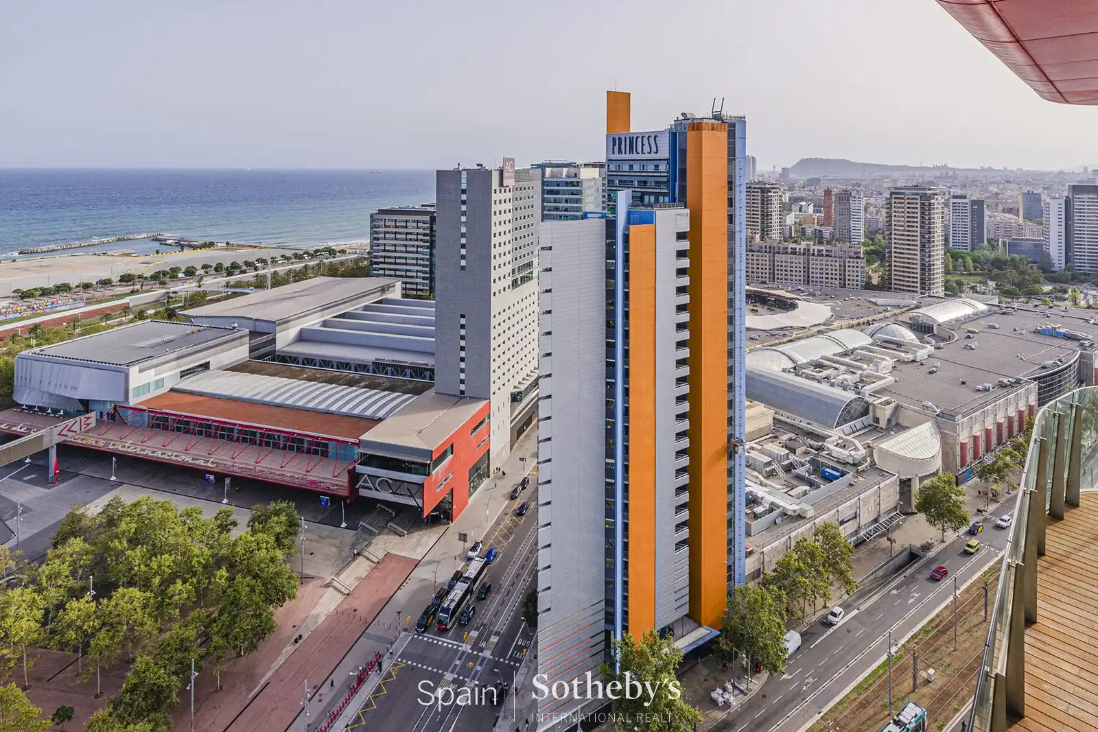 Vista exterior de Apartament en venda en Barcelona amb Aire condicionat, Calefacció i Terrassa