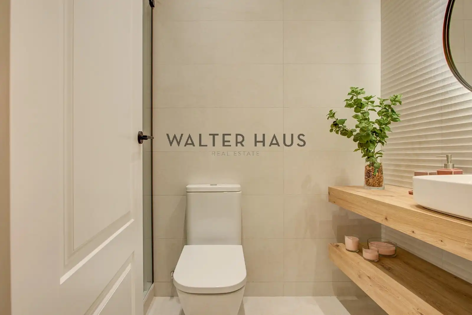 Baño de Piso en venta en Barcelona con Aire acondicionado, Amueblado y Horno