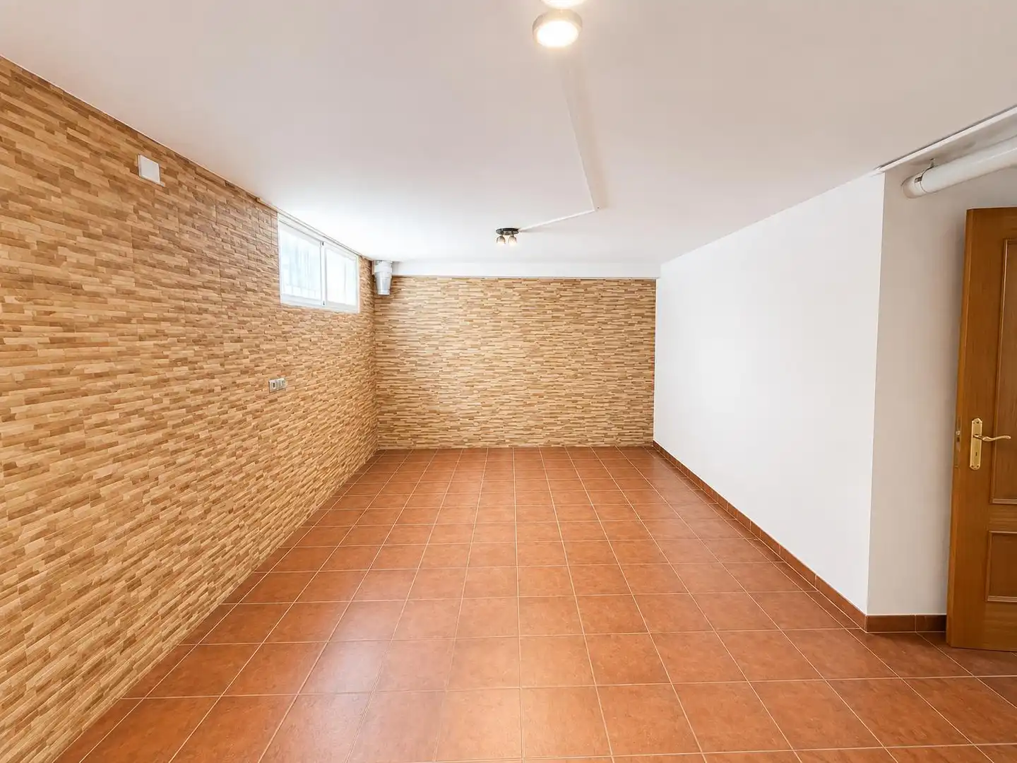 Einfamilien-Reihenhaus zur Miete in Alovera mit Heizung, Privatgarten und Ofen