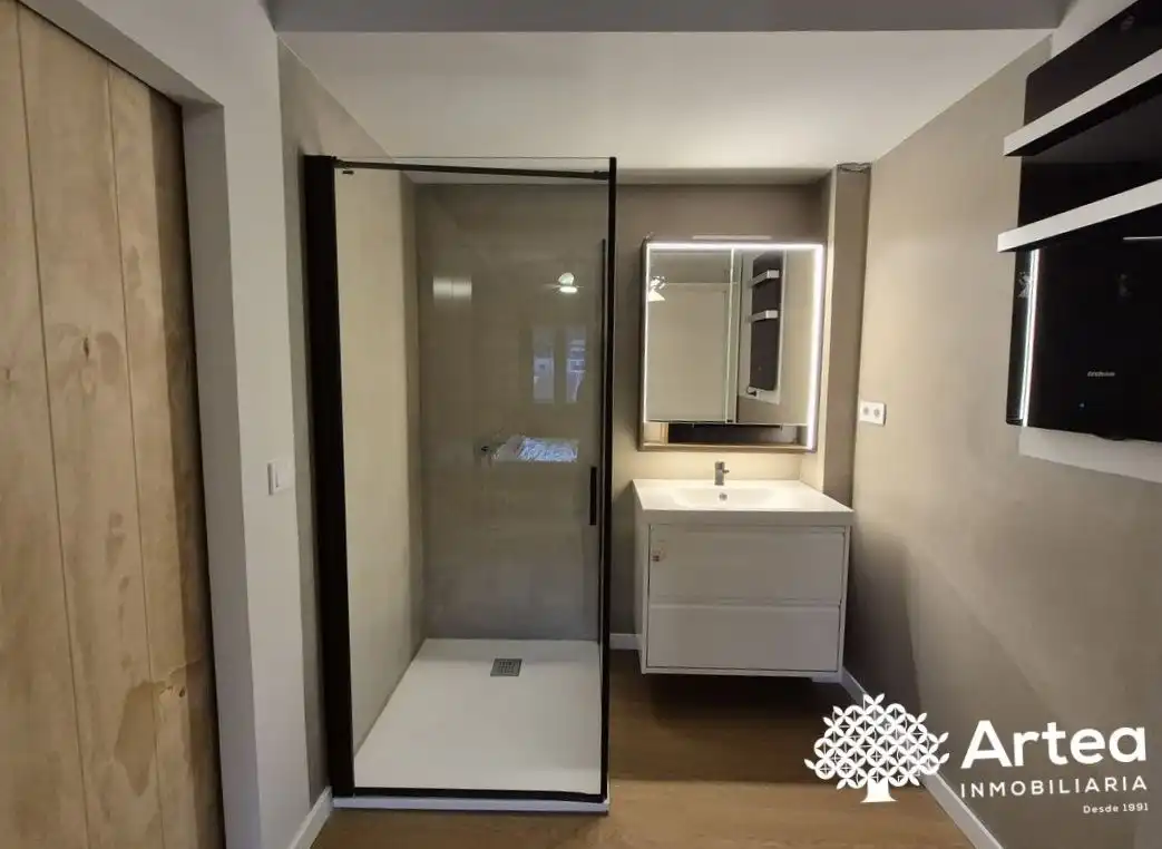 Bathroom of Flat for sale in Bilbao   with Heating and Balcony