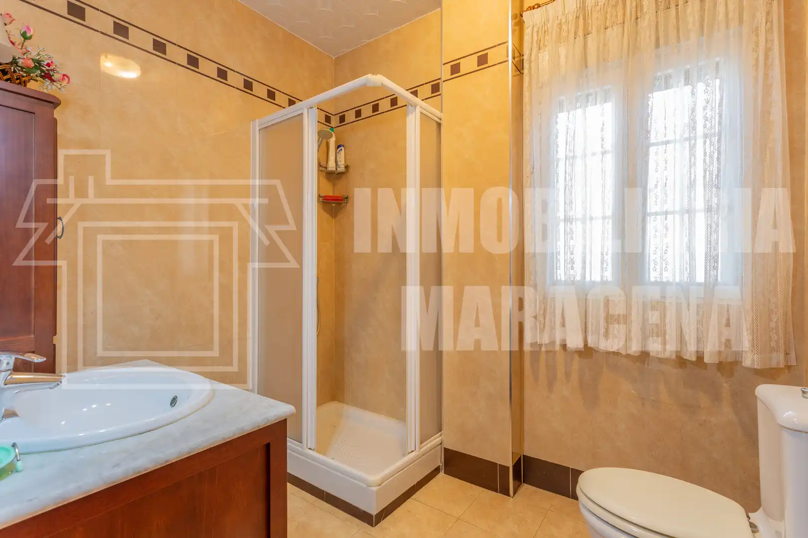 Bathroom of Houses for sale in Granada  with Air Conditioner, Terrace and Oven
