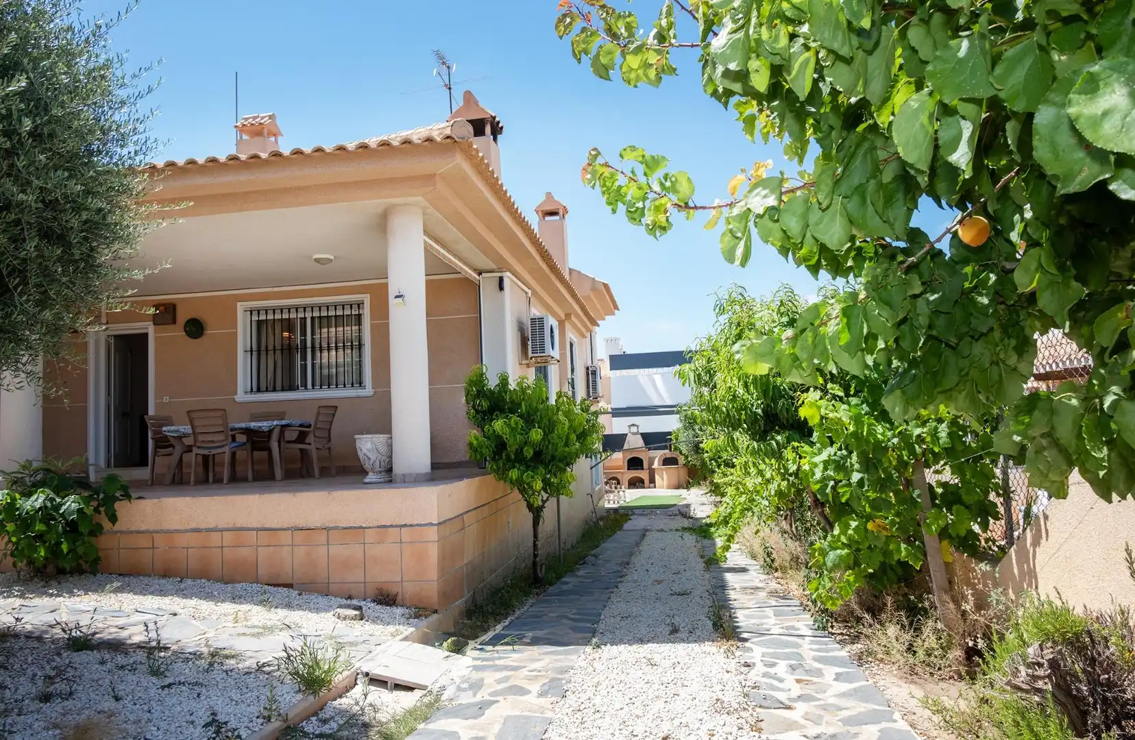 Vista exterior de Casa adosada en venta en Torrevieja con Aire acondicionado, Calefacción y Jardín privado