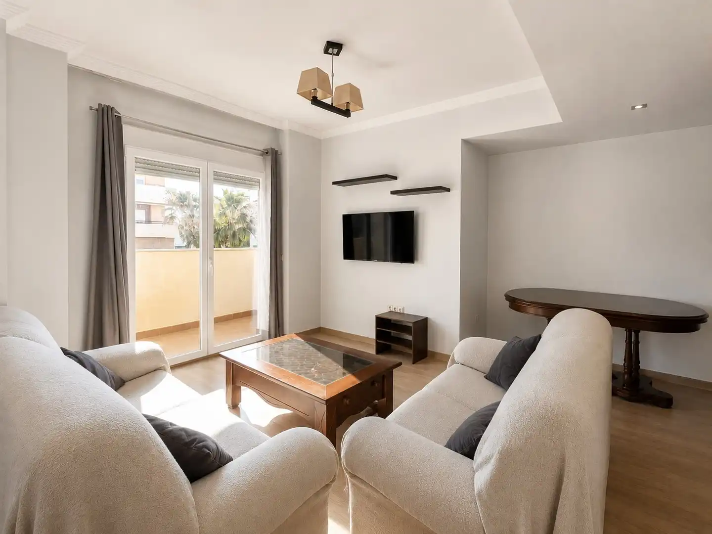 Living room of Flat for sale in Vélez-Málaga  with Parquet flooring, Terrace and Storage room