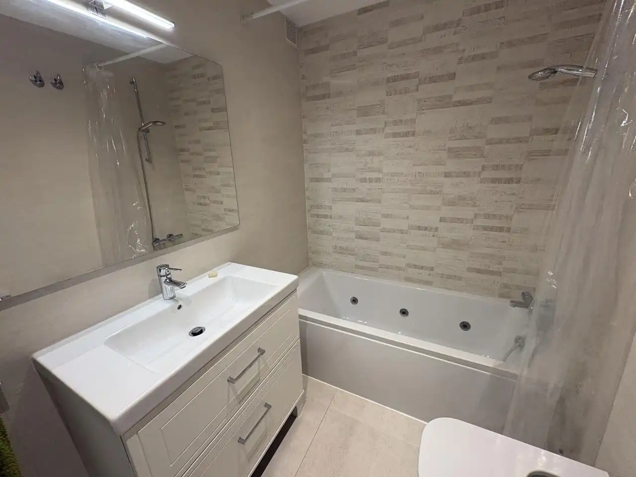 Badezimmer von Wohnung zur Miete in Madrid mit Heizung