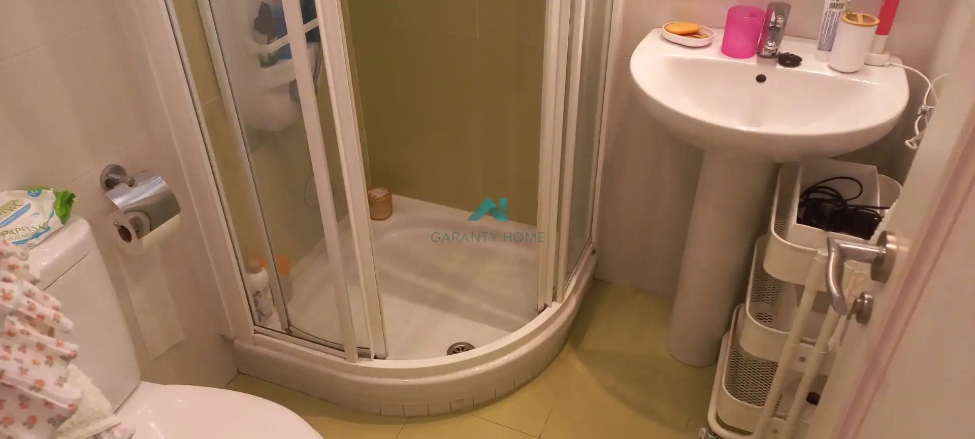 Badezimmer von Erdgeschoss zum Verkauf in Santoña mit Heizung und Privatgarten
