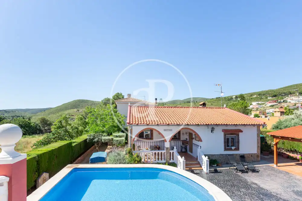 Vista exterior de Casa o chalet en venta en Montroi / Montroy con Aire acondicionado, Calefacción y Jardín privado