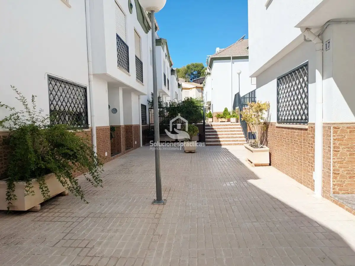 Vista exterior de Casa o xalet en venda en Jaén amb Aire condicionat, Terrassa i Traster