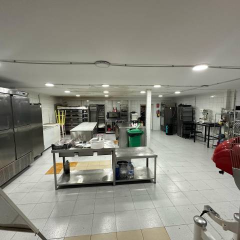 Nave industrial en Venta en Los Jardines de Marbella - La Ermita