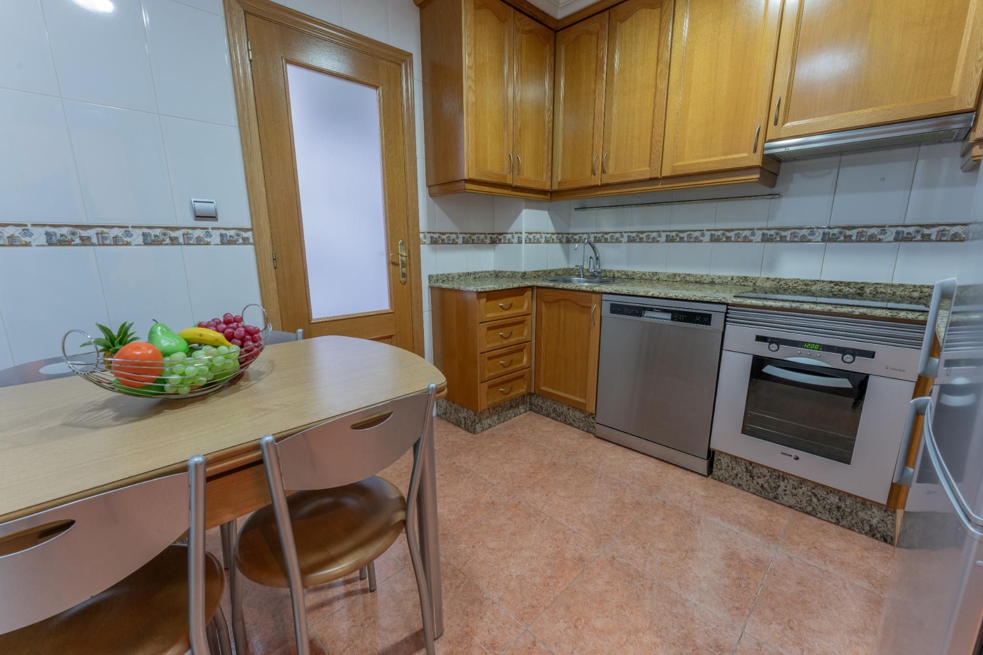 Cuina de Pis en venda en Elche / Elx amb Parquet, Traster i Moblat