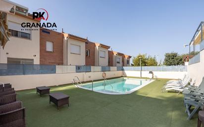 Piscina de Casa adosada en venda en  Granada Capital amb Terrassa