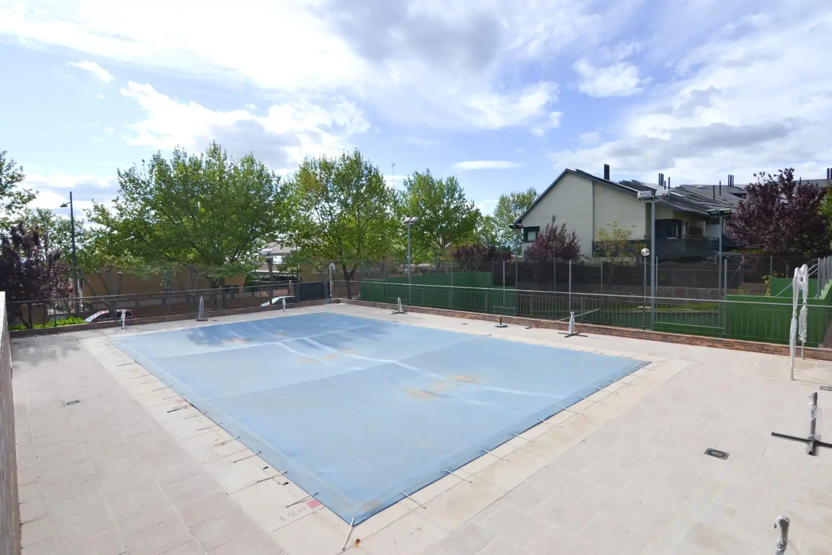 Piscina de Pis en venda en Boadilla del Monte amb Calefacció, Terrassa i Traster