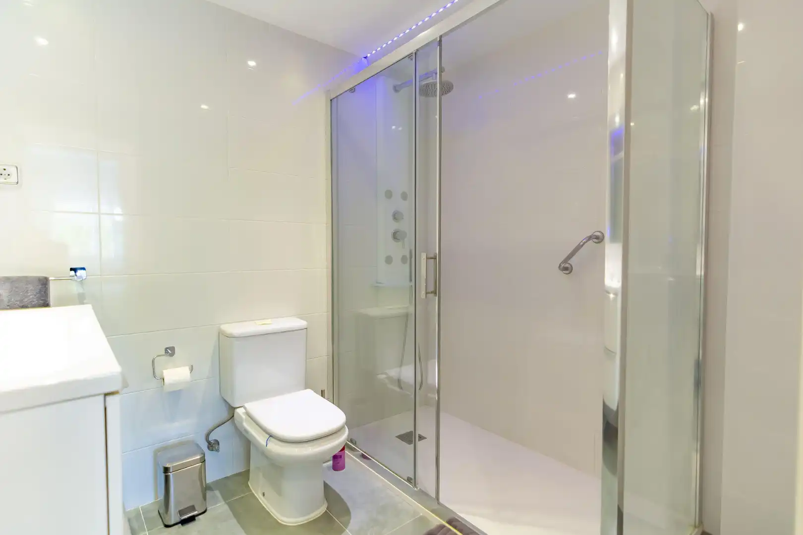 Bathroom of Apartments for sale in Salou  with Air Conditioner, Heating and Private garden