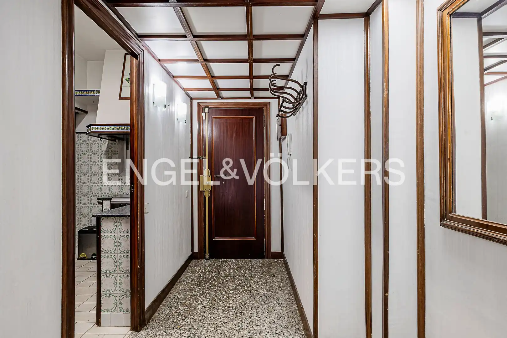 Wohnung zum Verkauf in Barcelona mit Klimaanlage, Heizung und Terrasse