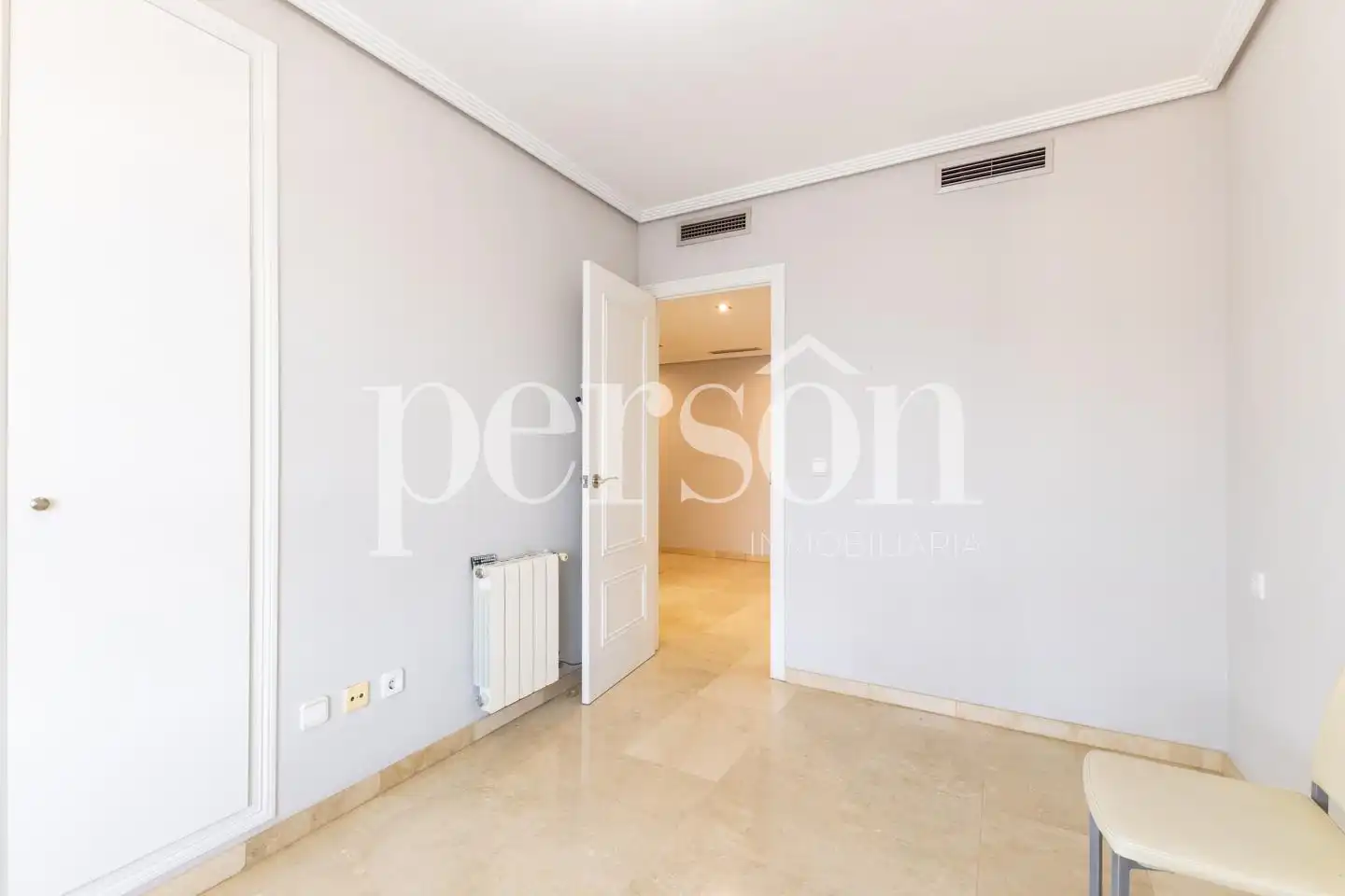 Bedroom of Flat for rent in Valencia  with Air Conditioner, Heating and Private garden