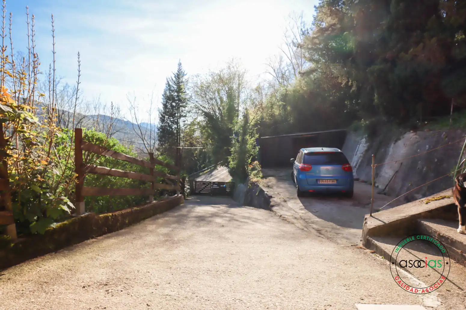 Aparcament de Casa o xalet en venda en Oviedo  amb Calefacció, Jardí privat i Parquet