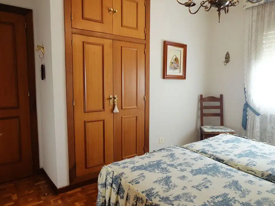 Habitación de Piso en venta en Salas de los Infantes con Calefacción, Terraza y Amueblado