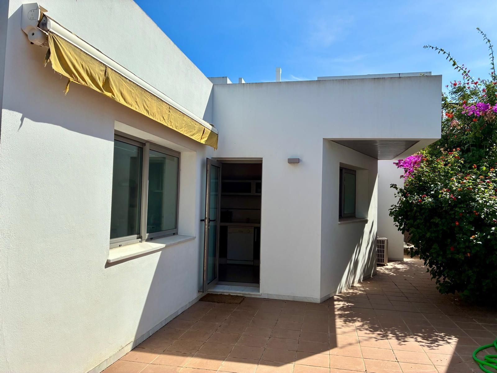 Exterior view of Single-family semi-detached for sale in San Fernando  with Air Conditioner, Storage room and Furnished