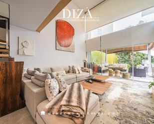 Living room of Flat for sale in  Madrid Capital  with Air Conditioner, Heating and Private garden