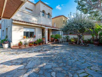 Vista exterior de Casa o xalet en venda en Montgat amb Calefacció, Jardí privat i Terrassa