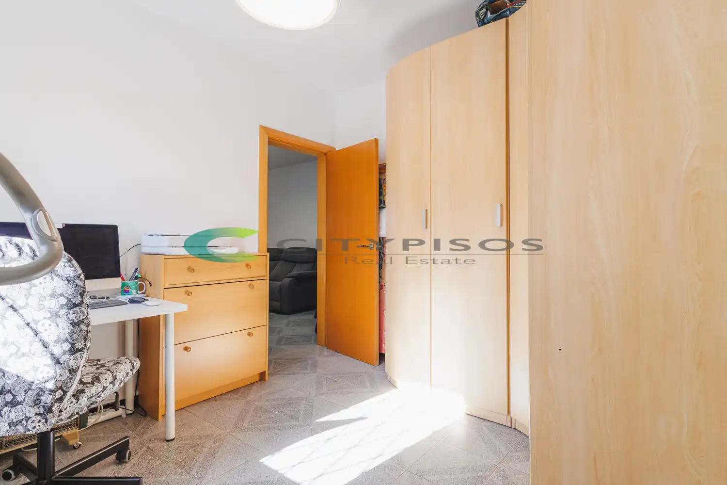 Bedroom of Flat for sale in Barcelona  with Air Conditioner and Oven