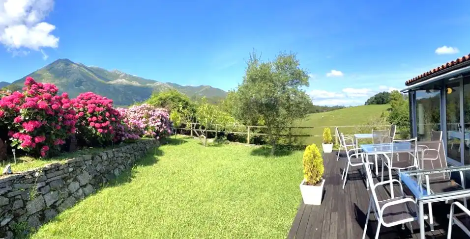 Jardí de Edifici en venda en Caravia