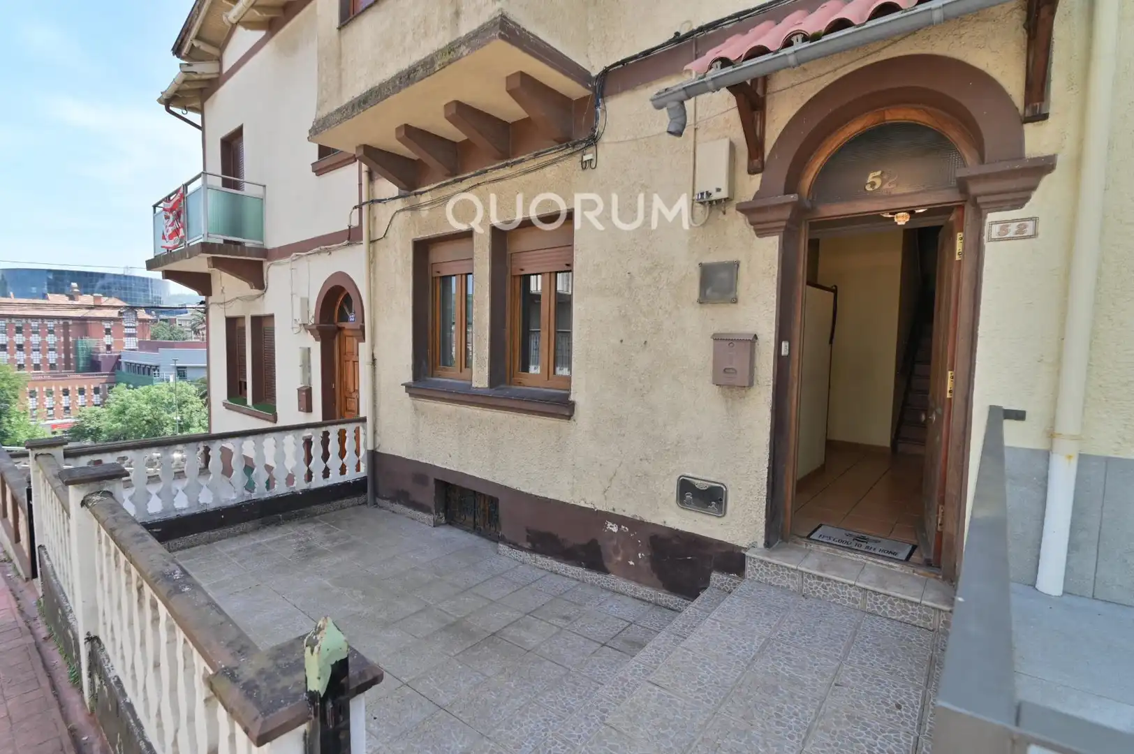 Vista exterior de Casa adosada en venda en Bilbao  amb Calefacció, Jardí privat i Terrassa