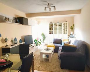 Sala d'estar de Apartament en venda en Pontevedra Capital  amb Calefacció, Terrassa i Moblat