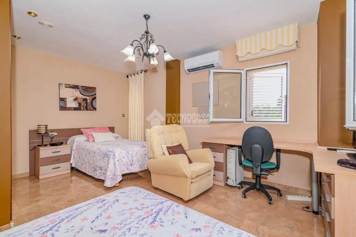 Bedroom of Houses for sale in Cenes de la Vega  with Terrace and Swimming Pool