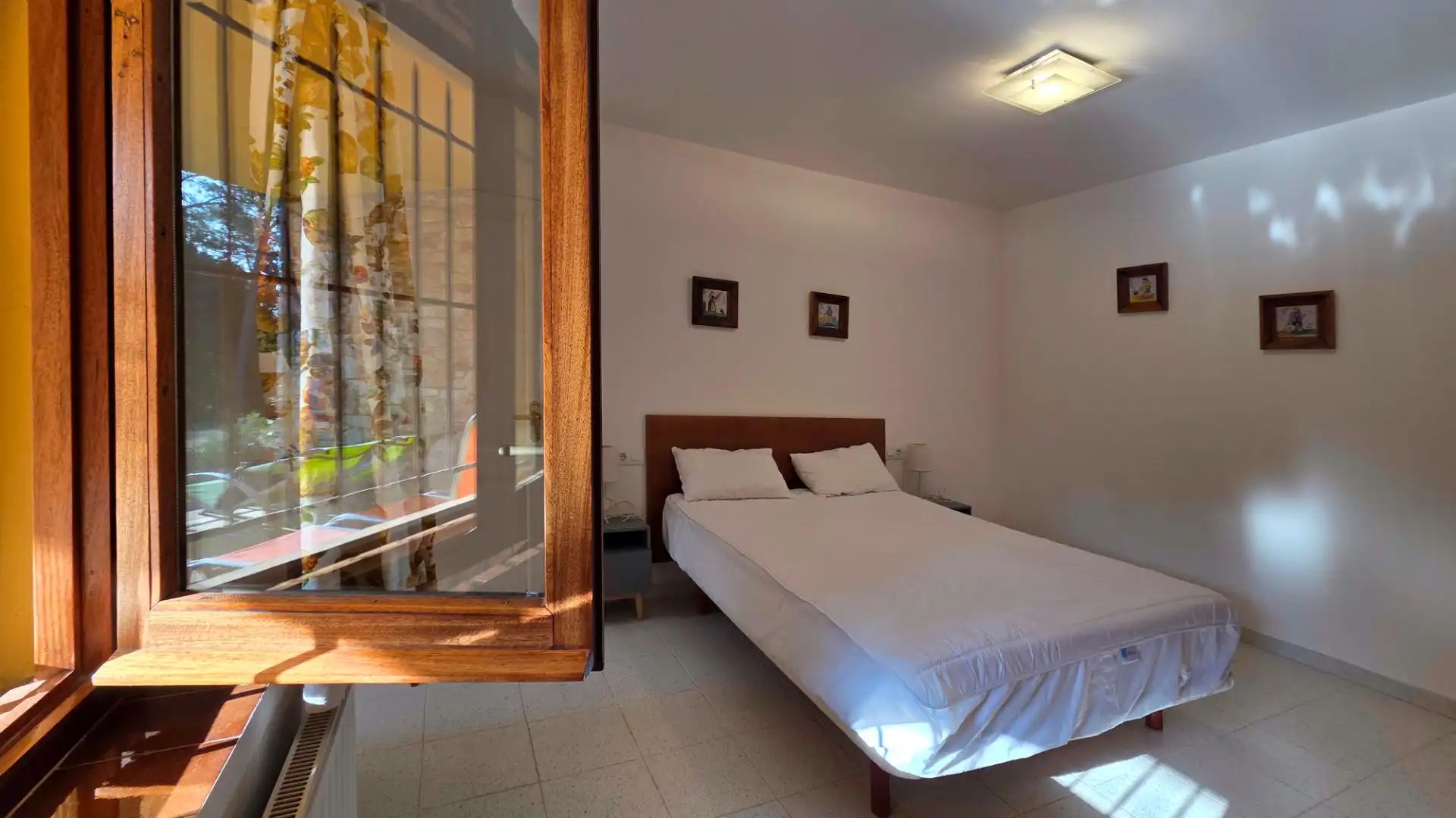 Dormitori de Apartament de lloguer en Begur amb Jardí privat, Piscina i Moblat