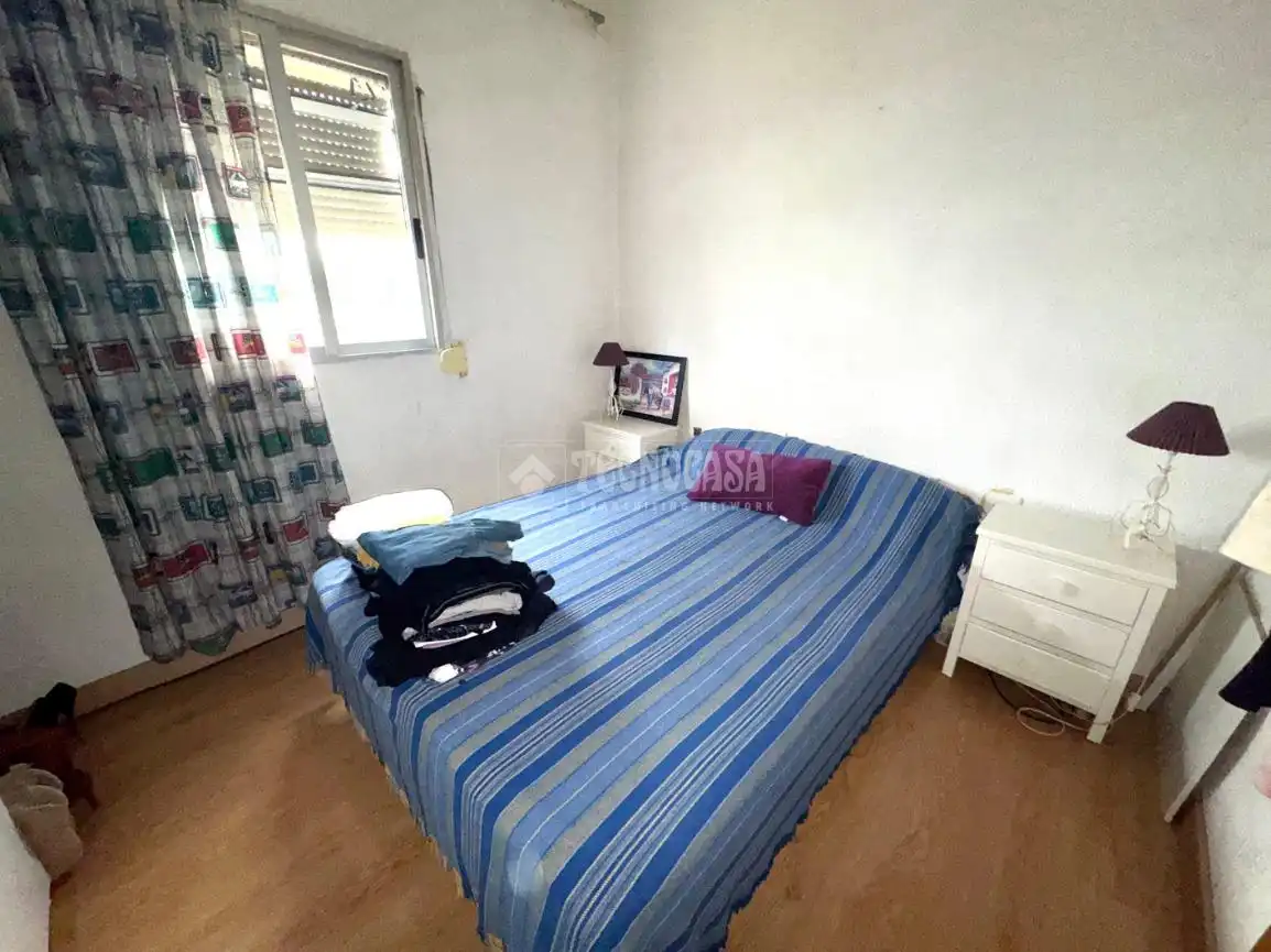 Schlafzimmer von Einfamilien-Reihenhaus zum Verkauf in Paterna mit Klimaanlage, Privatgarten und Abstellraum