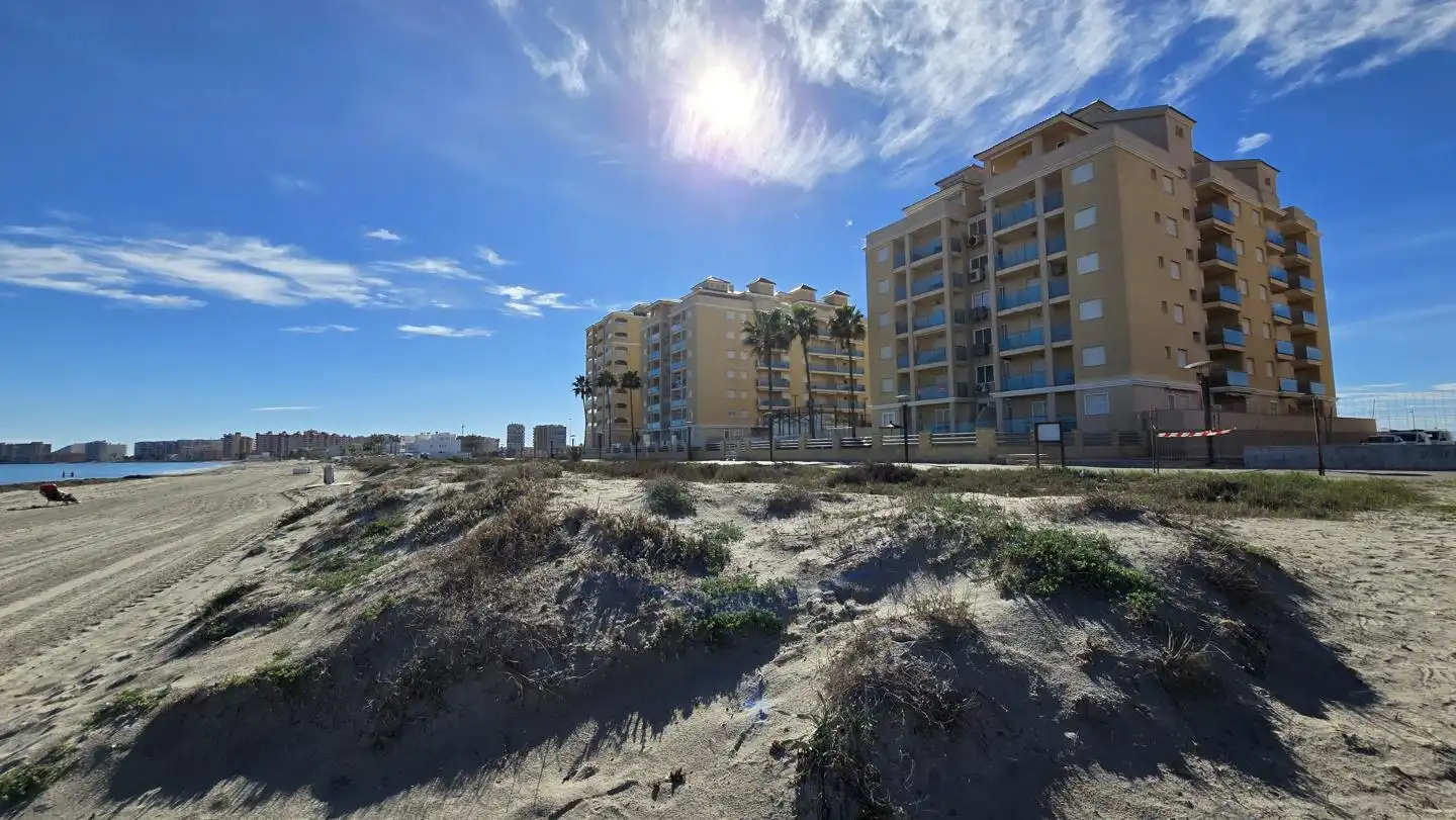 Vista exterior de Apartamento en venta en La Manga del Mar Menor con Aire acondicionado, Calefacción y Jardín privado