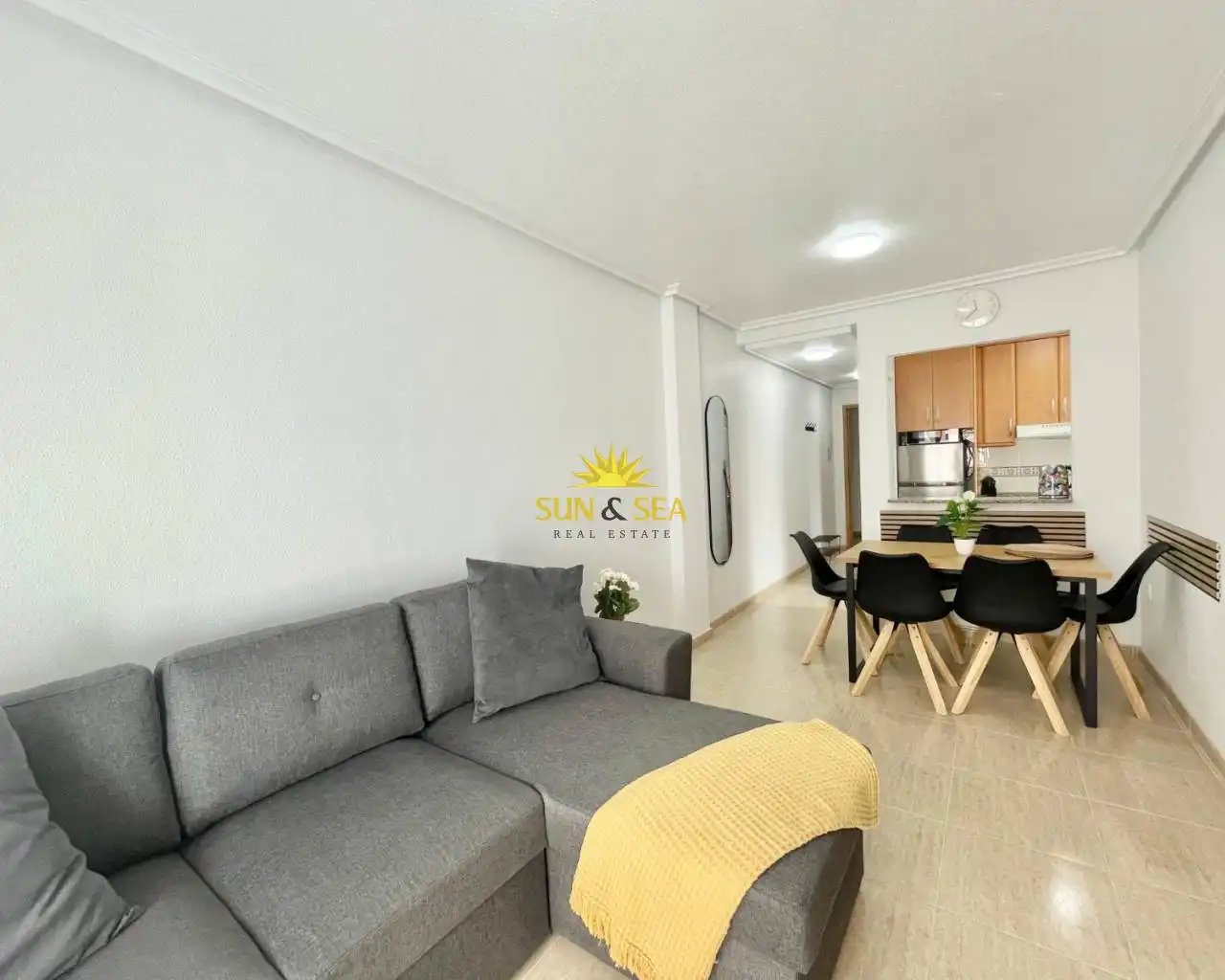 Außenansicht von Wohnung zur Miete in Torrevieja mit Klimaanlage, Heizung und Möbliert