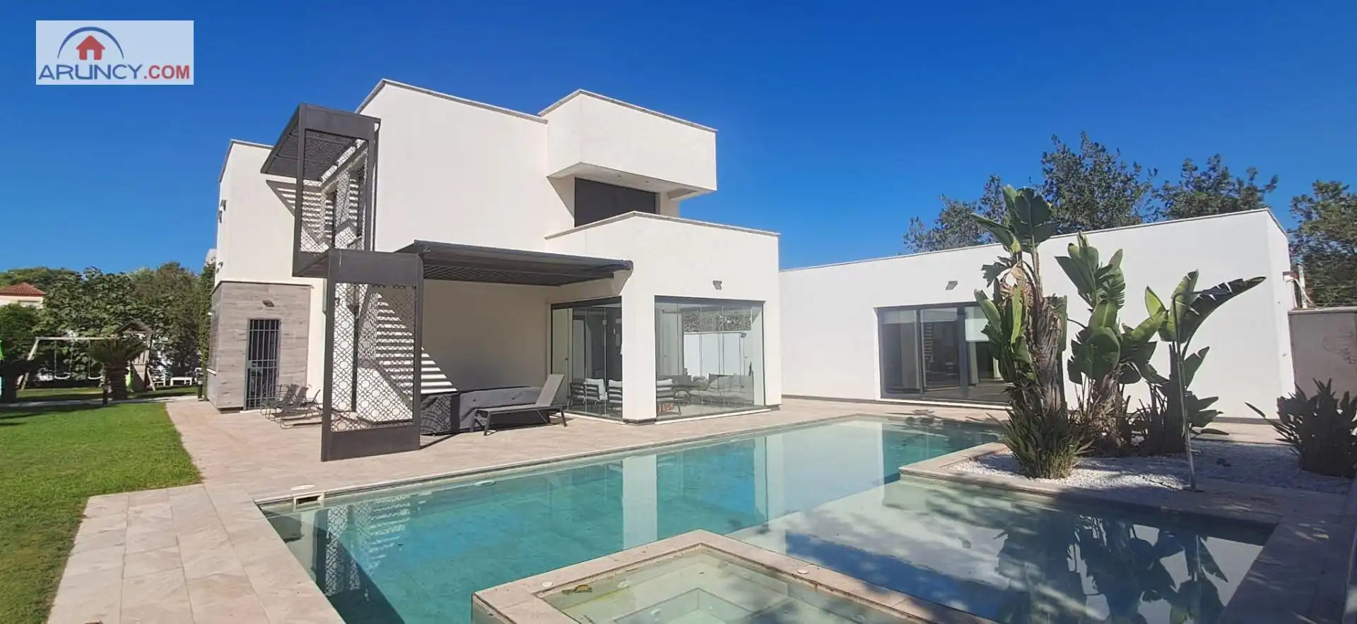 Villa avec terrasse à louer à Oromana