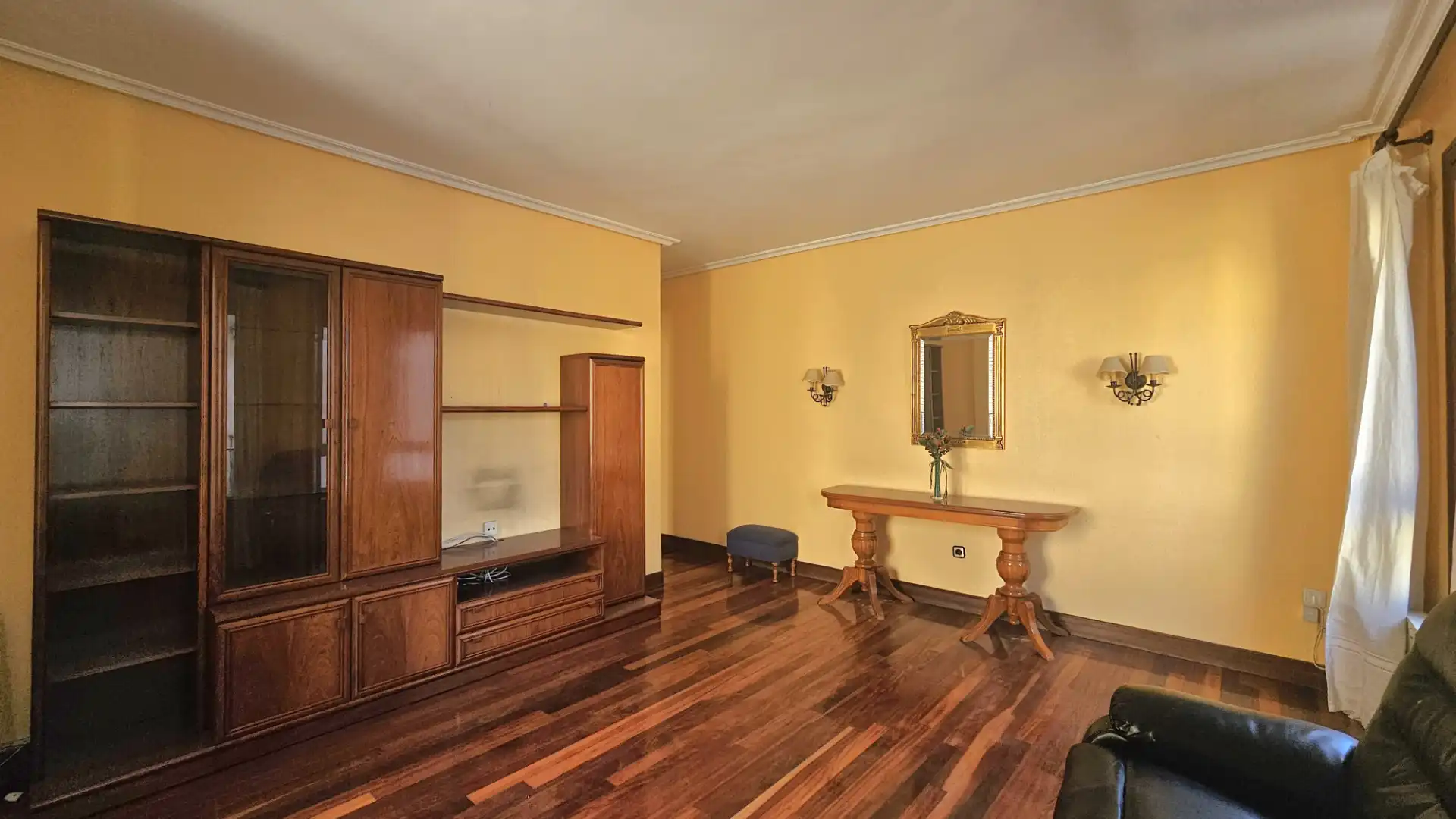 Living room of Flat for sale in Tolosa  with Heating, Furnished and Balcony