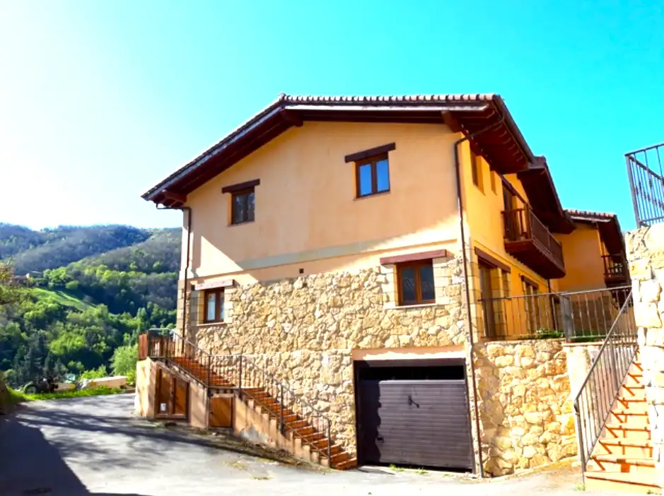 Vista exterior de Garaje en venta en Vega de Liébana