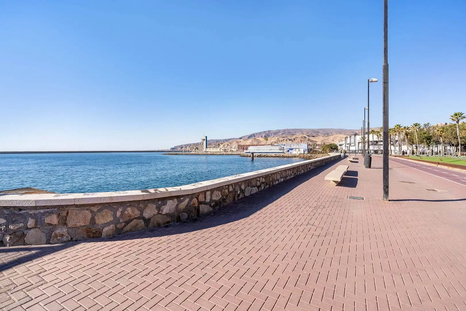 Vista exterior de Àtic en venda en Almería amb Aire condicionat, Calefacció i Terrassa