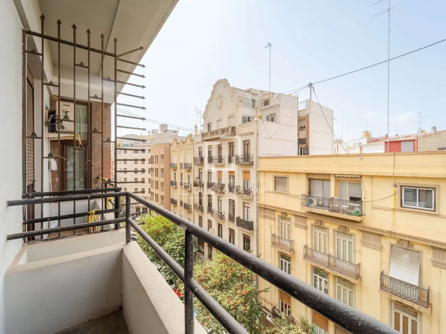 Vista exterior de Pis en venda en Valencia amb Balcó