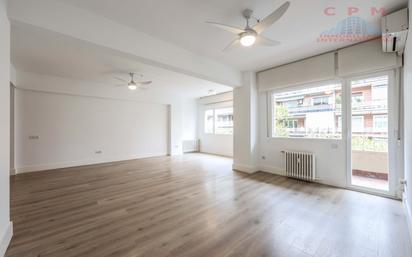 Living room of Flat to rent in  Madrid Capital  with Air Conditioner and Terrace