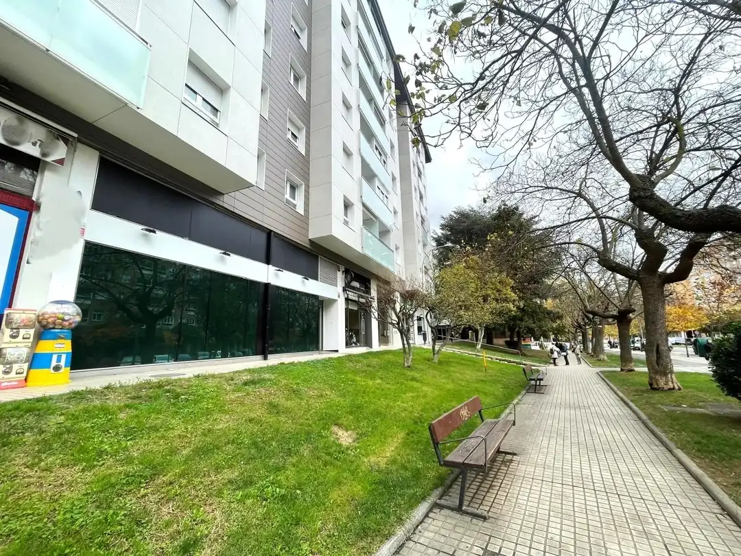 Vista exterior de Local de lloguer en Barañáin / Barañain amb Aire condicionat i Moblat